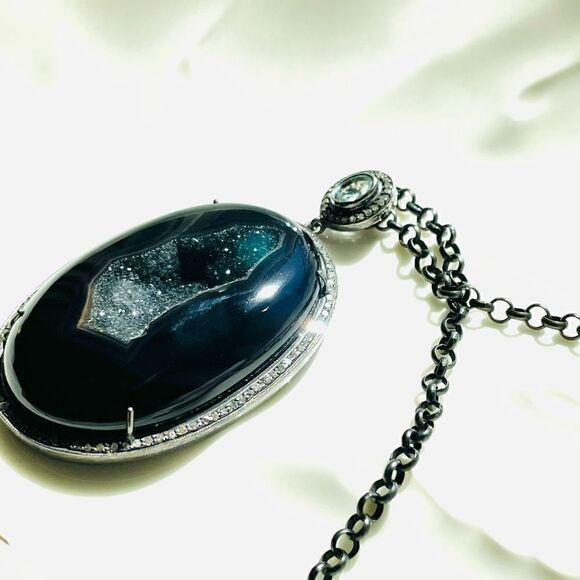 Jewelry - ♥️ Black Druzy Agate Pavé Diamonds White Topaz pendant necklace